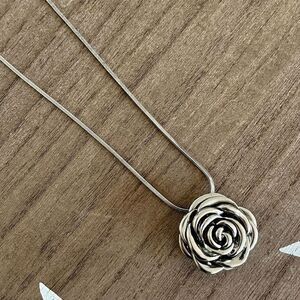 Vintage Silver Tone Rose Pendant 24 Inch Flat Snake Chain Necklace